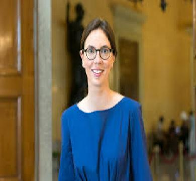 وزيرة الميزانية في فرنسا : تحذر بلادها من خطر الوقوع تحت إشراف صندوق االنقد الدولي 